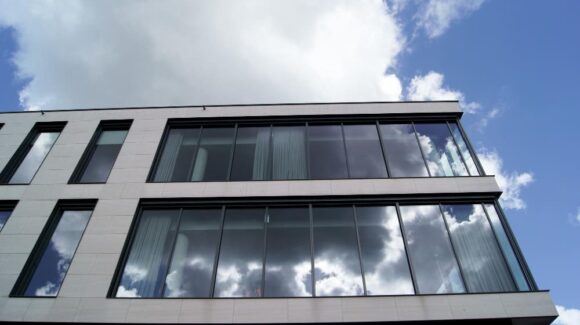 Слайдерное остекление фасадов