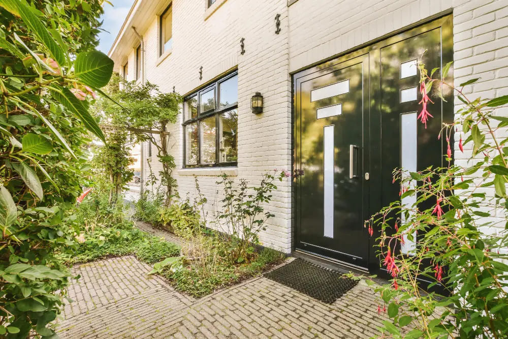 Входная группа в коттедж